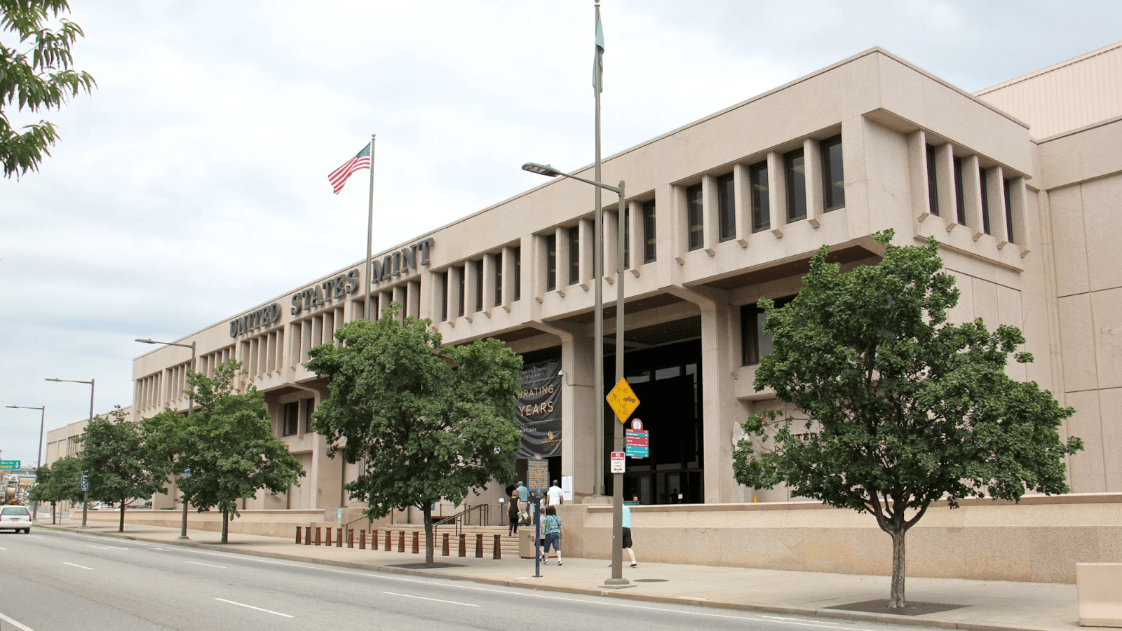 The modern, fourth Philadelphia Mint building at Independence Mall.